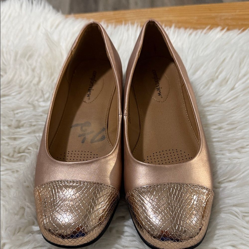 Comfortview Women's Metallic Flats Size 7.5 NWOT